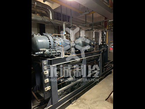 復(fù)盛螺桿機(jī)維修現(xiàn)場